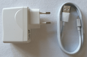 TP-LINK Router Netzteil und Micro-USB Kabel