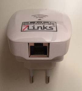 WLAN-Repeater mit LAN-Buchse für Anschluss des LAN-Kabels. 